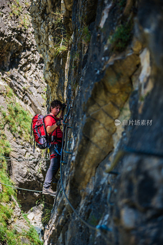 攀爬者在Via Ferrata
